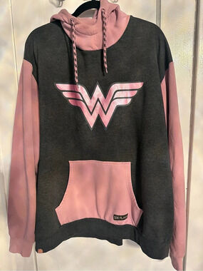 Six Flags Wonder Woman Black & Pink Hoodie Size 3XL